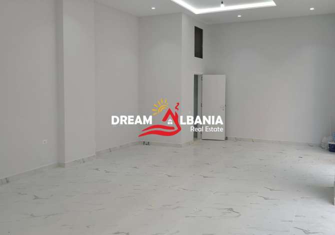 Jepet me qera ambjent biznesi tek Fusha e Aviacionit, prane Supermarket Xhangollit (ID 42711005)