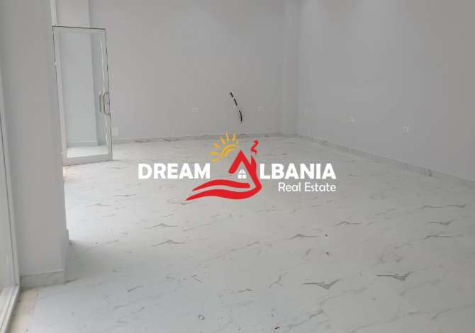 Jepet me qera ambjent biznesi tek Fusha e Aviacionit, prane Supermarket Xhangollit (ID 42711005)