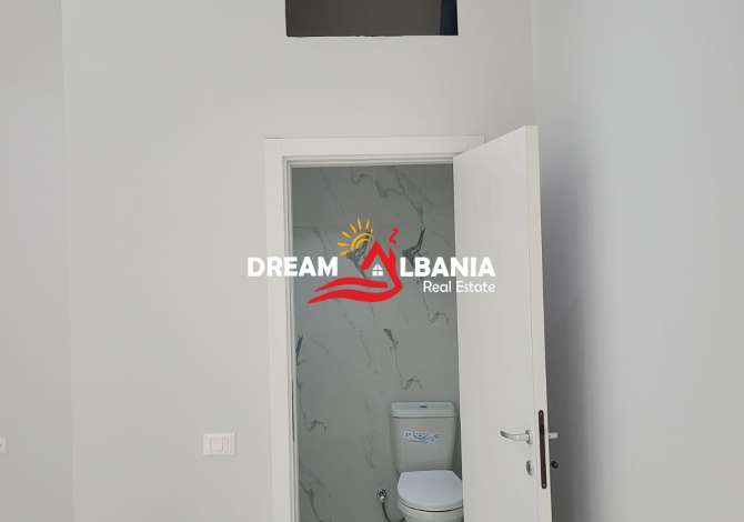 Jepet me qera ambjent biznesi tek Fusha e Aviacionit, prane Supermarket Xhangollit (ID 42711005)