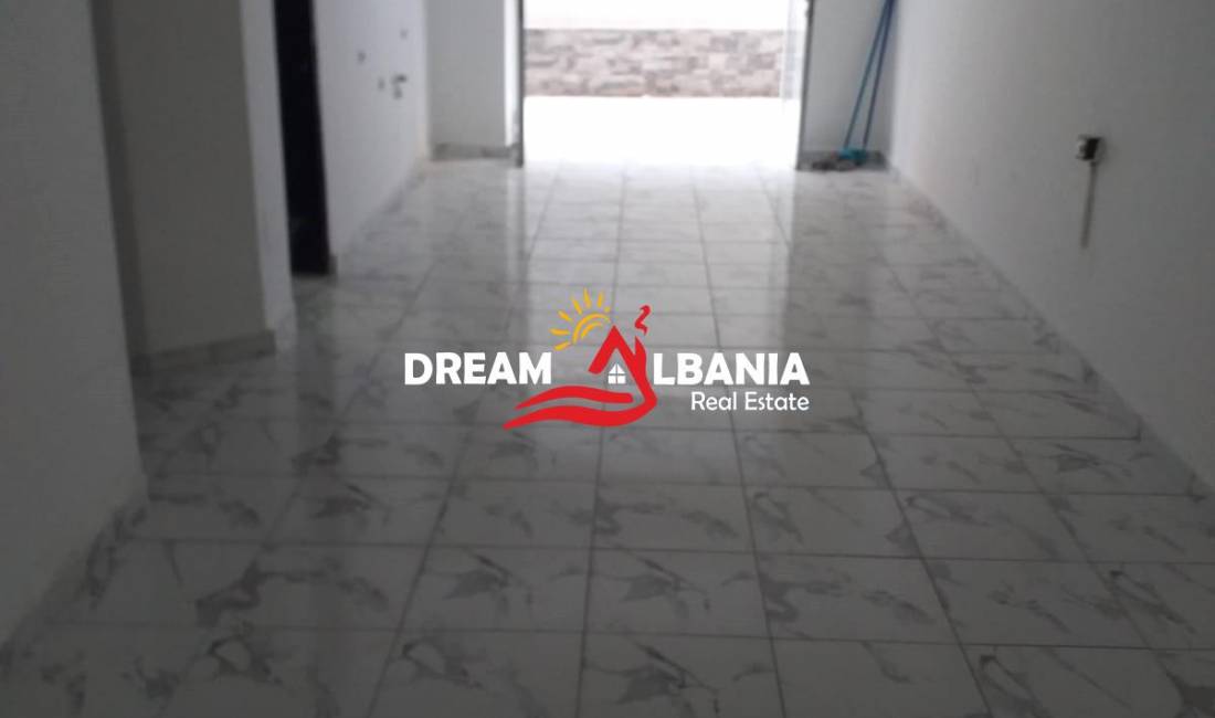 Jepet dyqan me qera tek rruga e Dibres, prane fakultetit te mjekesise, 45 m2 ( 42711008)