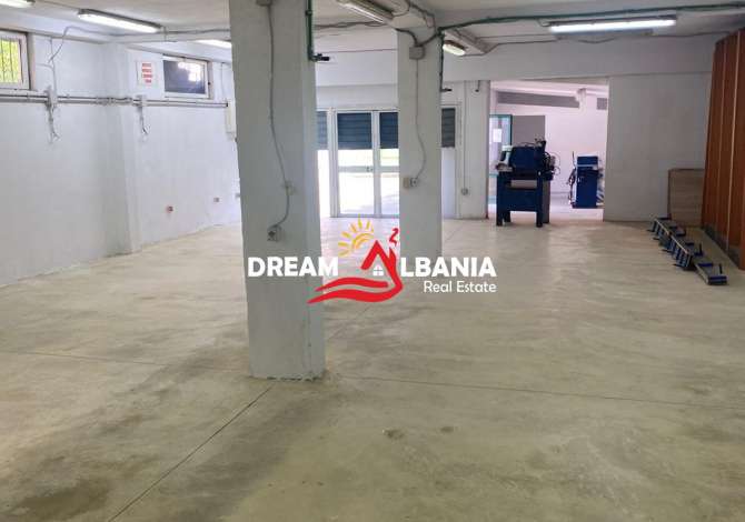 Magazine me qera ne zonen e Fushes se Aviacionit, prane shkolles Dhora Leka, Tirane (ID 4281245)