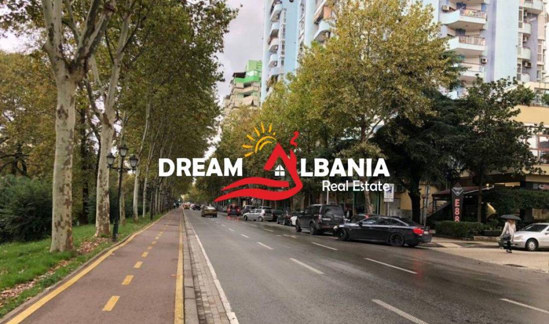 Jepen 2 Dyqane me qera secili nga 45m2 tek Blv.Barjam Curri (ID 42711006)