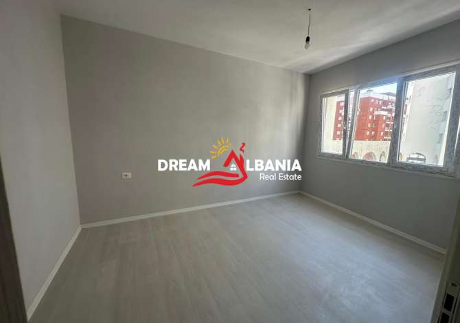 Ambiente Commerciale in Affitto 3+1 a Tirana - 50,000 Leke