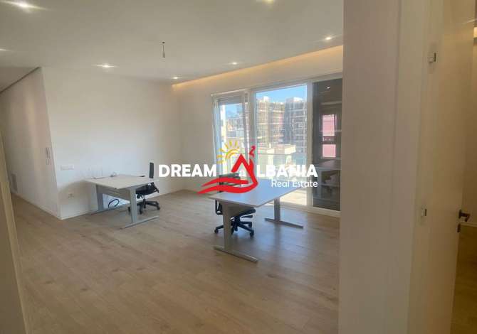 Ambiente Commerciale in Affitto 3+1 a Tirana - 1,500 Euro