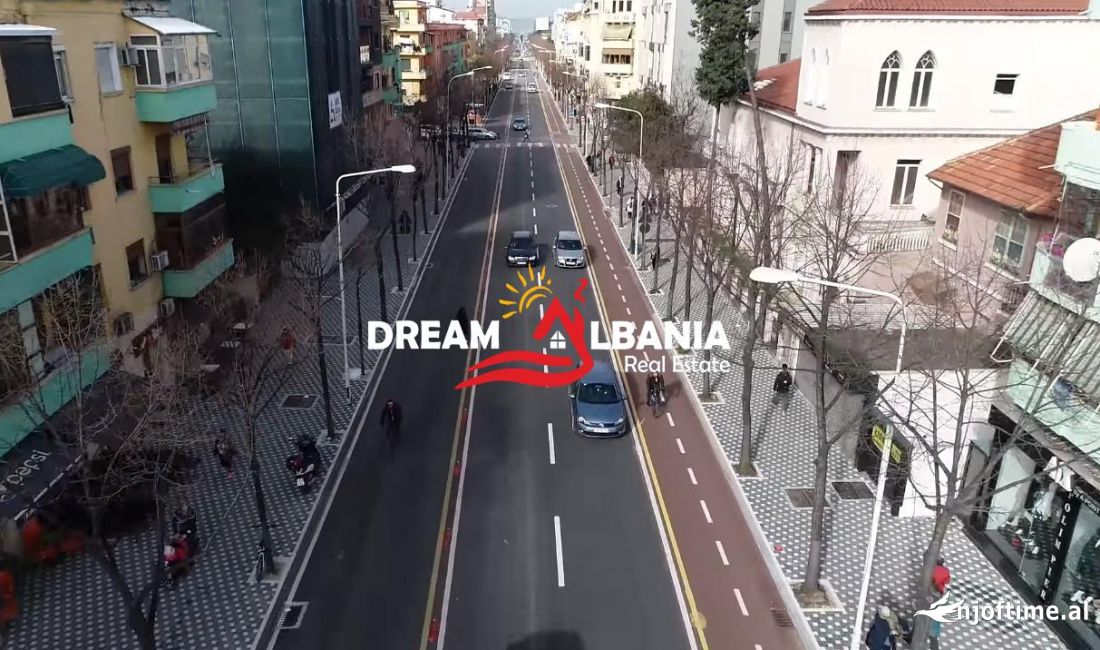 Jepet dyqan me qera tek Rruga e Durresit (42711014)