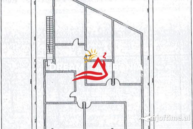 Ambiente Commerciale in Affitto 3+1 a Tirana - 2,500 Euro