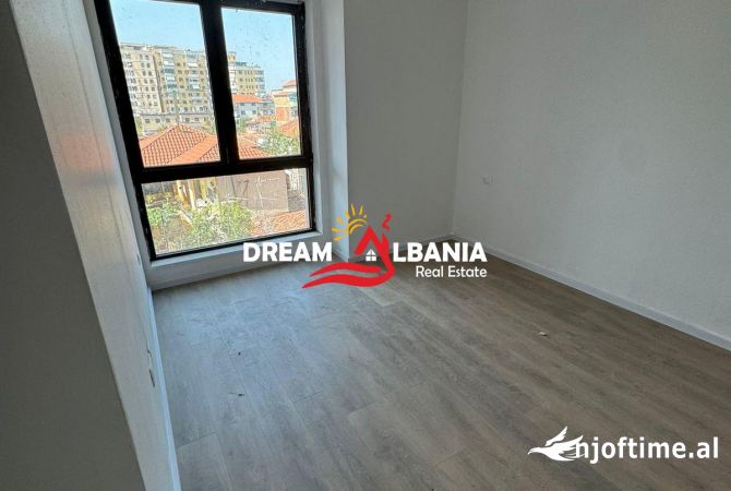 Ambiente Commerciale in Affitto 3+1 a Tirana - 700 Euro