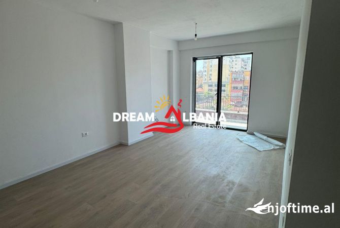 Ambiente Commerciale in Affitto 3+1 a Tirana - 700 Euro