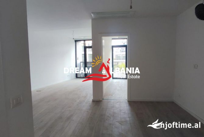 Ambiente Commerciale in Affitto 3+1 a Tirana - 1,300 Euro