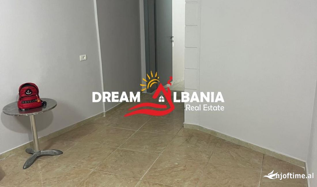 Ambjent per zyra me qera te Selvia siper Gjimnazit Partizani (ID 42611094).