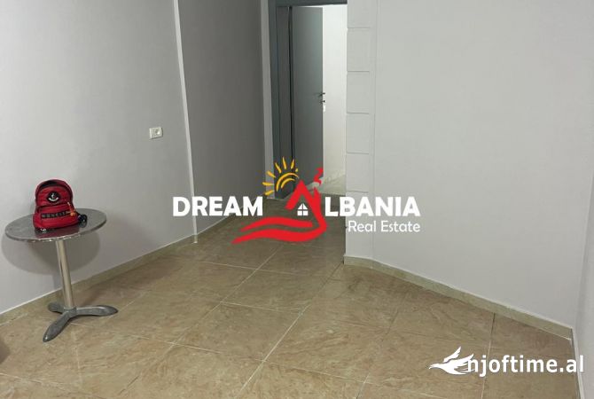 Ambiente Commerciale in Affitto 3+1 a Tirana - 280 Euro