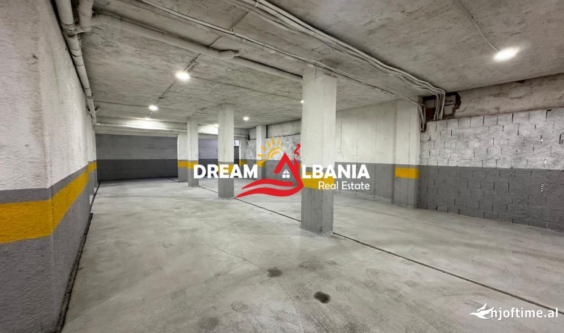 Shitet ambient me garazhe tek Komuna e Parisit, prane Kristal Center (ID 4181093)