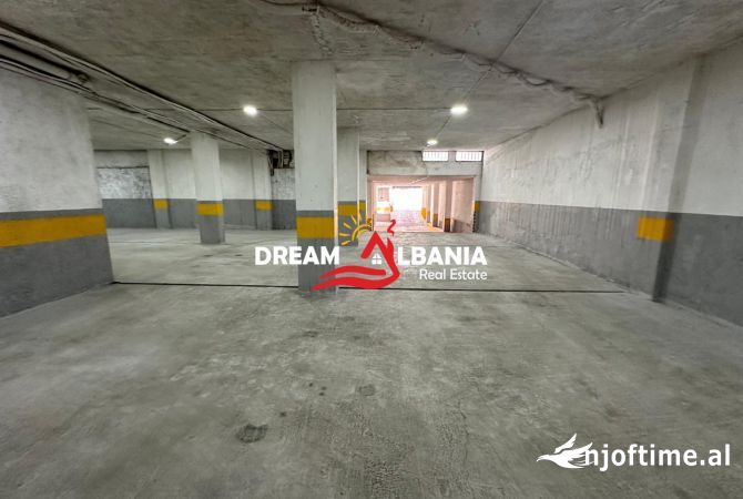 Shitet ambient me garazhe tek Komuna e Parisit, prane Kristal Center (ID 4181093)