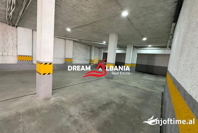 Shitet ambient me garazhe tek Komuna e Parisit, prane Kristal Center (ID 4181093)
