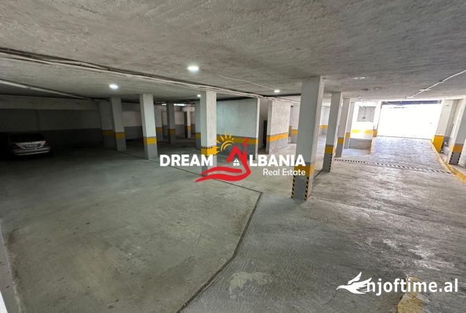 Shitet ambient me garazhe tek Komuna e Parisit, prane Kristal Center (ID 4181093)