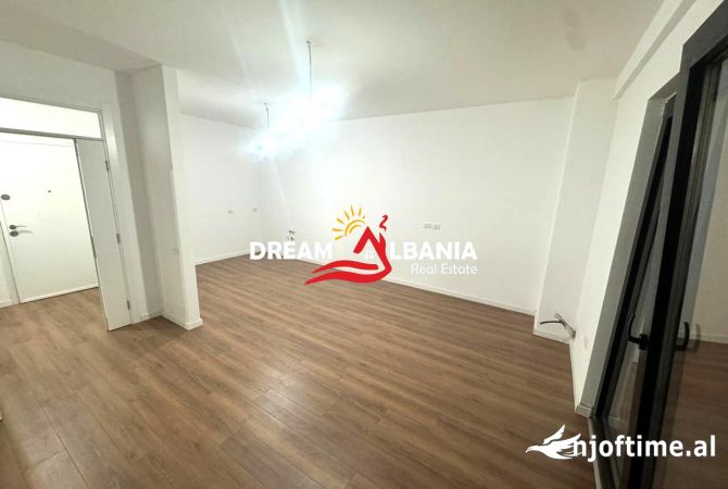 Ambiente Commerciale in Affitto 3+1 a Tirana - 600 Euro
