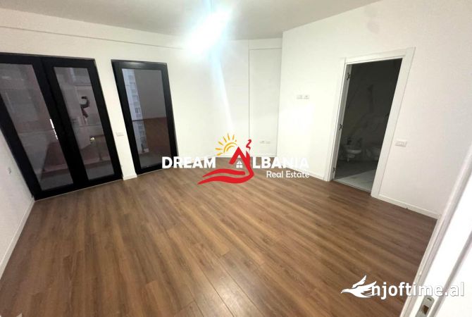 Ambiente Commerciale in Affitto 3+1 a Tirana - 600 Euro