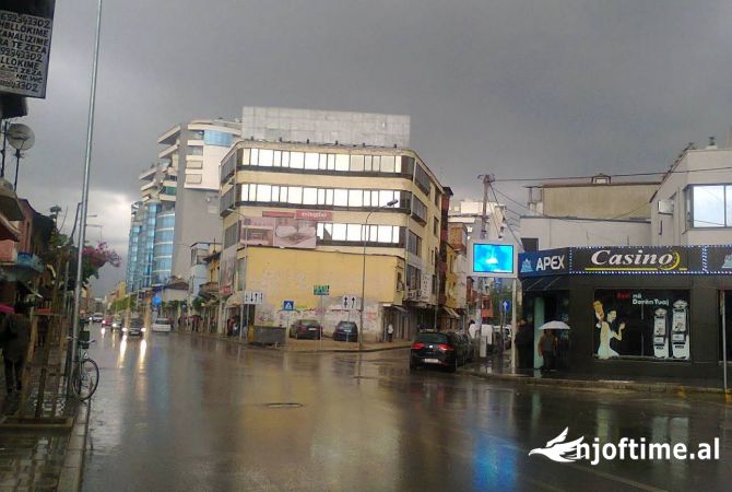 Ambiente Commerciale in Affitto 3+1 a Tirana - 280 Euro