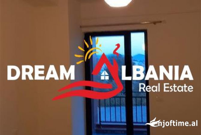 Ambiente Commerciale in Affitto 3+1 a Tirana - 530 Euro