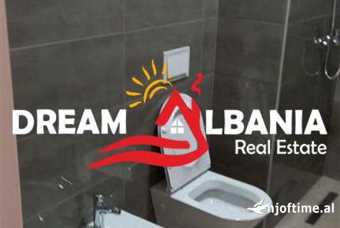 Ambiente Commerciale in Affitto 3+1 a Tirana - 530 Euro