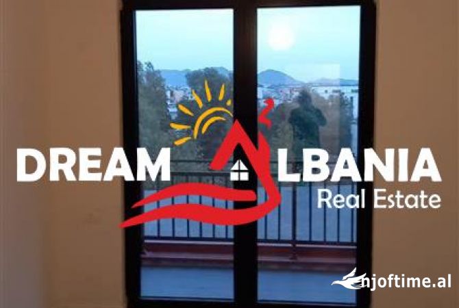 Ambiente Commerciale in Affitto 3+1 a Tirana - 530 Euro