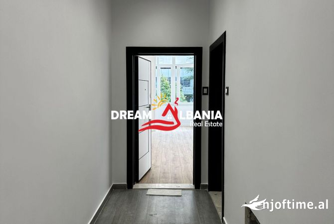 Shitet ambjent biznesi ne Vasil Shanto, prane Ish UET (ID 4161088)