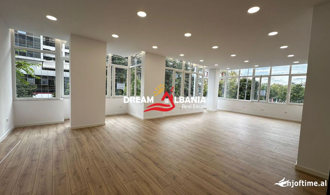 Shitet ambjent biznesi ne Vasil Shanto, prane Ish UET (ID 4161088)