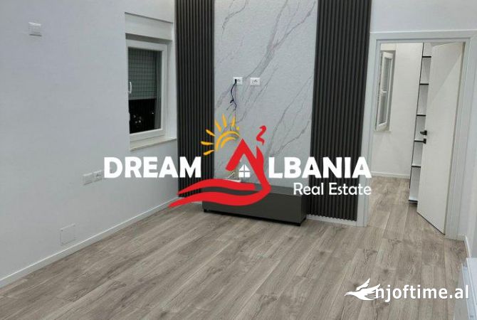 Ambiente Commerciale in Affitto 3+1 a Tirana - 800 Euro