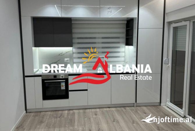 Ambiente Commerciale in Affitto 3+1 a Tirana - 800 Euro
