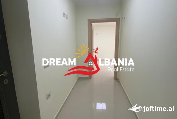 Ambiente Commerciale in Affitto 3+1 a Tirana - 600 Euro