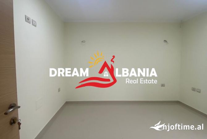 Ambiente Commerciale in Affitto 3+1 a Tirana - 600 Euro