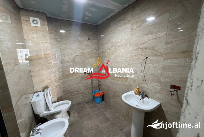Ambient biznesi me qera 4+1 ne Tirane - 1,000 Euro