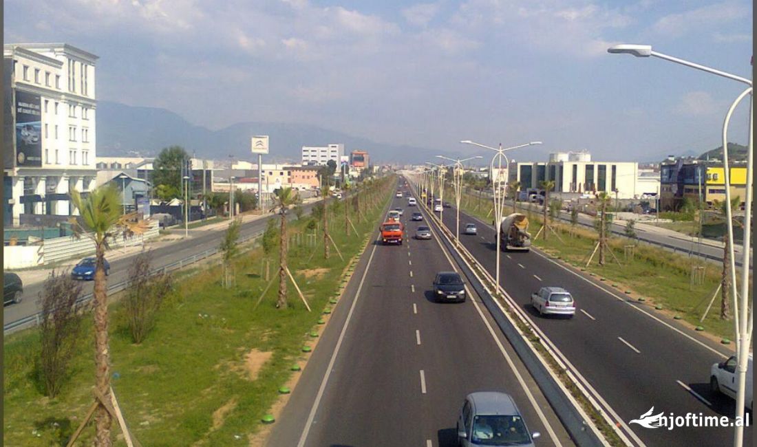 Magazine me qera ne km/6 te Autostrades Tirane-Durres (ID 4281232)