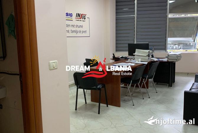 Ambiente Commerciale in Affitto 3+1 a Tirana - 700 Euro