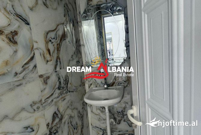 Ambiente Commerciale in Affitto 1+1 a Tirana - 900 Euro