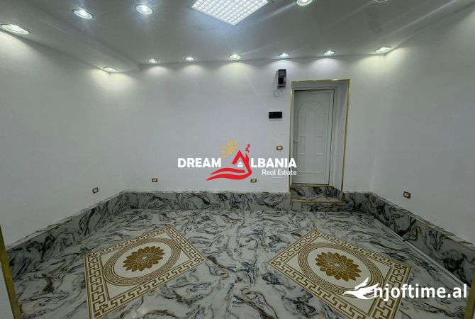 Ambiente Commerciale in Affitto 1+1 a Tirana - 900 Euro