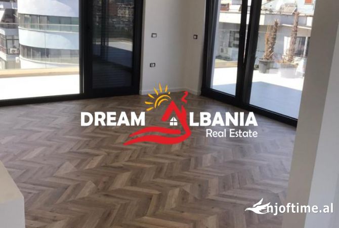 Ambiente Commerciale in Affitto 3+1 a Tirana - 2,200 Euro