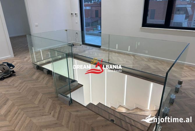 Ambjent zyrash me qera tek Kompleksi Delijorgji (ID 42611082)