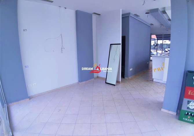 Dyqan ne SHitje ne Yzberisht te Bulevardi i Ri, buze rruge (ID 4171264)