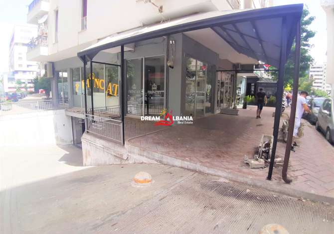 Dyqan ne SHitje ne Yzberisht te Bulevardi i Ri, buze rruge (ID 4171264)