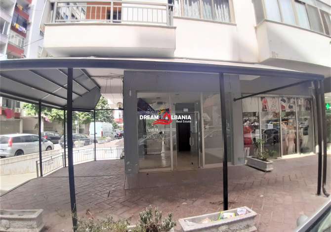 Dyqan ne SHitje ne Yzberisht te Bulevardi i Ri, buze rruge (ID 4171264)