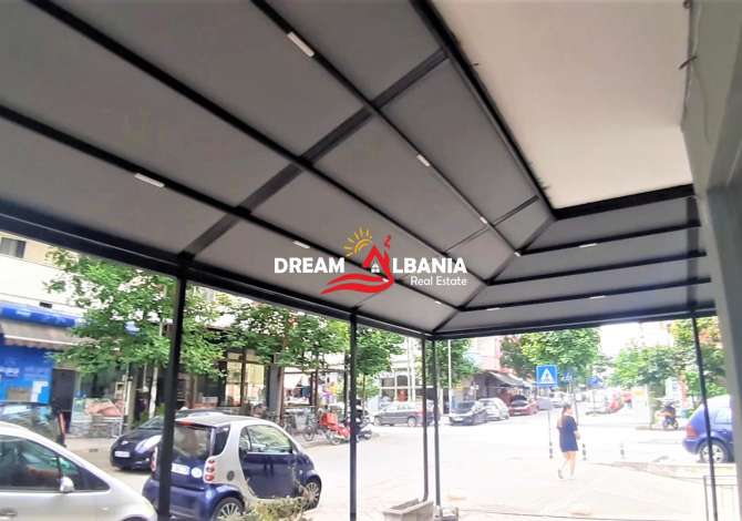 Dyqan ne SHitje ne Yzberisht te Bulevardi i Ri, buze rruge (ID 4171264)