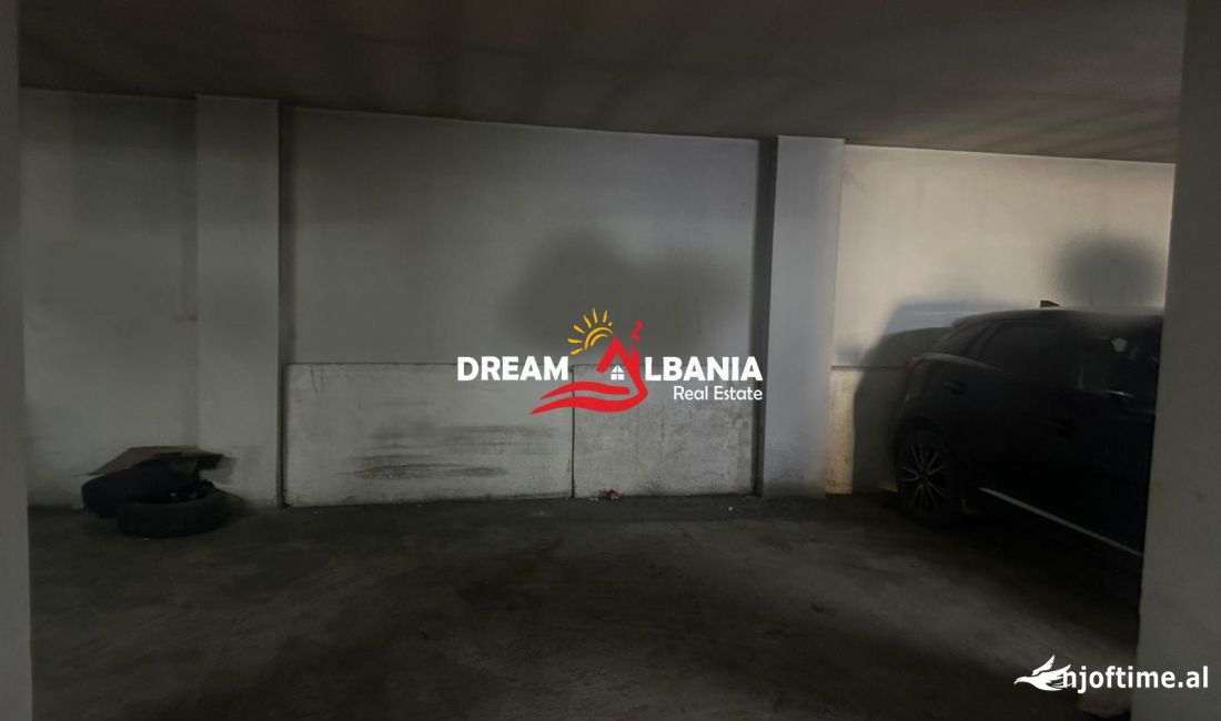 Shiten 2 Poste parkimi tek rruga Him Kolli prane Eco Market ID(4181076)