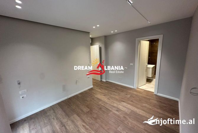 Ambiente Commerciale in Affitto 3+1 a Tirana - 700 Euro