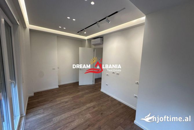 Shtepi ne shitje Apartament ne Tirane, 3+1, Mobilimi Bosh, pa mobiluar, Pagesa 310,000  Euro.