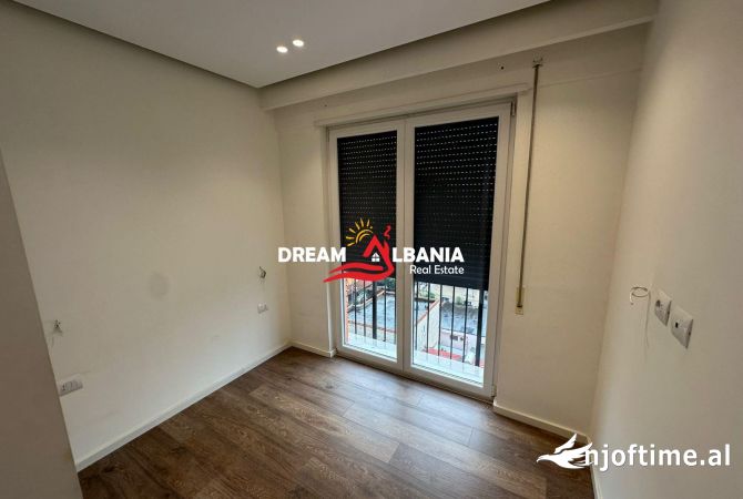 Shtepi ne shitje Apartament ne Tirane, 3+1, Mobilimi Bosh, pa mobiluar, Pagesa 310,000  Euro.