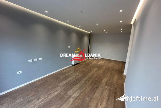 Shtepi ne shitje Apartament ne Tirane, 3+1, Mobilimi Bosh, pa mobiluar, Pagesa 310,000  Euro.