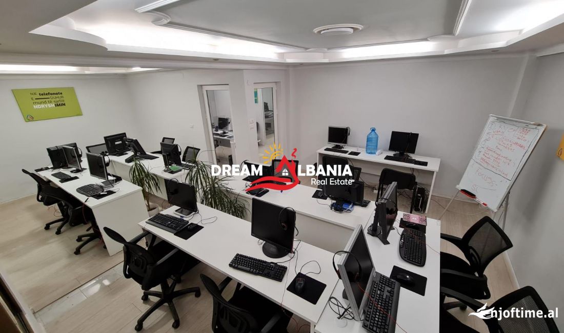 Zyre me qera ne zonen e Bllokut, prane sheshi Willson, ne Tirane (ID 4261144)