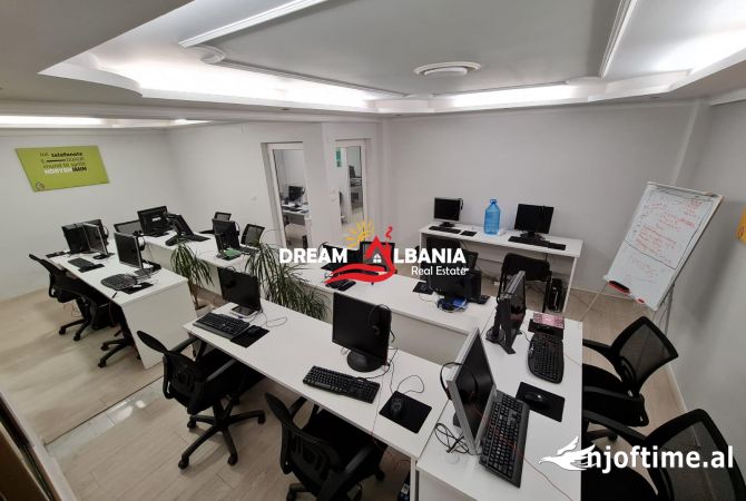 Ambiente Commerciale in Affitto 3+1 a Tirana - 790 Euro
