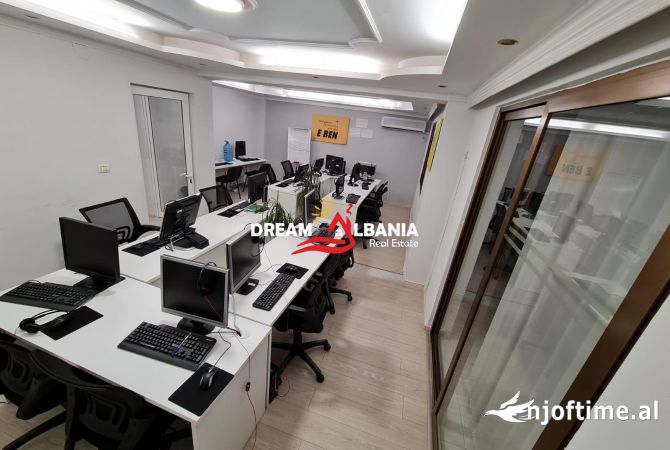 Ambiente Commerciale in Affitto 3+1 a Tirana - 790 Euro